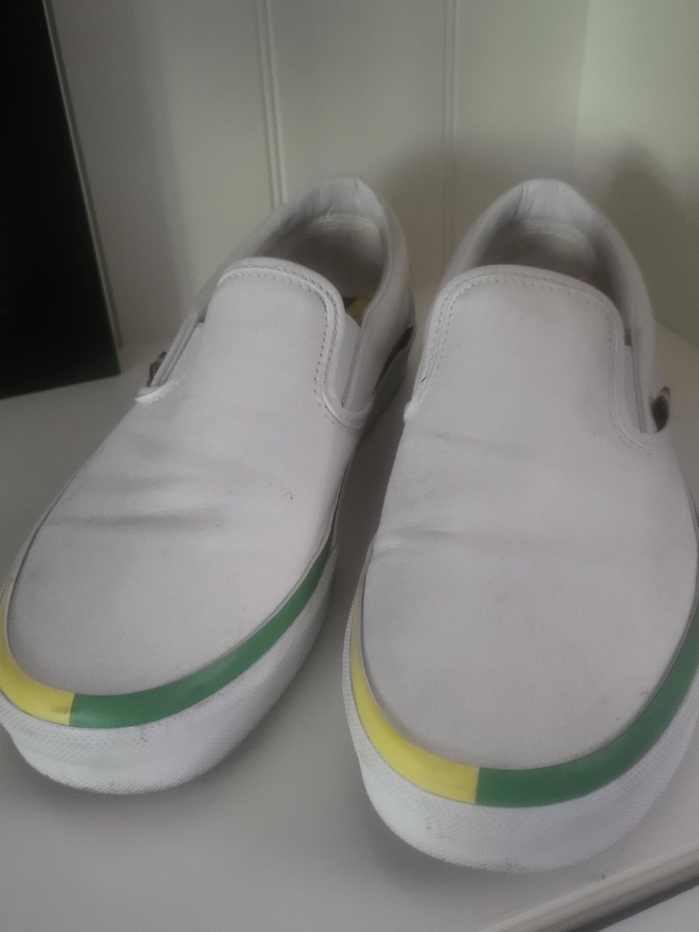 Vans White - Classic Slip-on Rainbow Foxing -